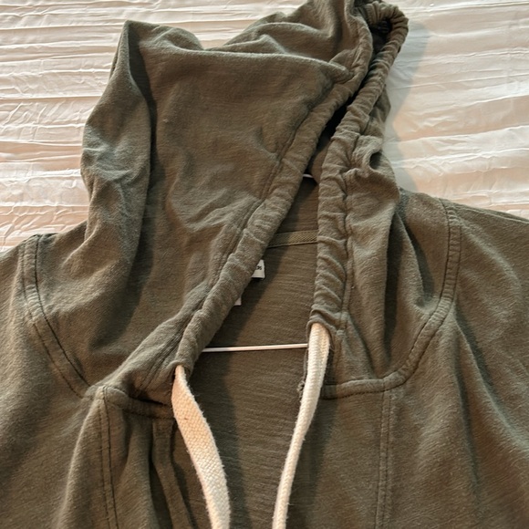 American Eagle lightweight hoodie - Picture 3 of 5